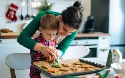Reclaiming the Holiday Spirit: Disconnecting from Social Media for Authentic Celebration