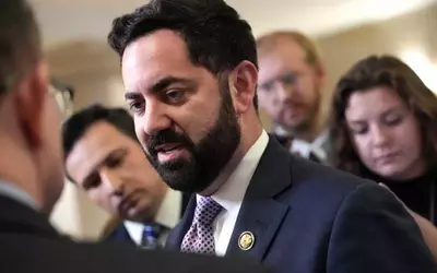New York Republican Faces Public Backlash Over ICE Policy at Town Hall