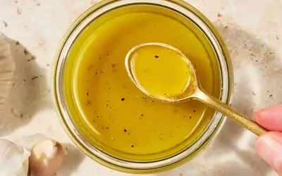 Crafting the Perfect Honey-Mustard Apple Cider Vinaigrette