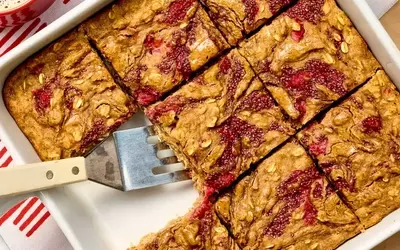 Wholesome Oatmeal Bars with Almond Butter and Strawberry
