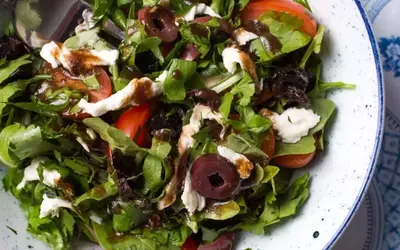 Effortless Vinaigrette: A Squeeze Bottle Hack for Perfect Salad Dressing Every Time