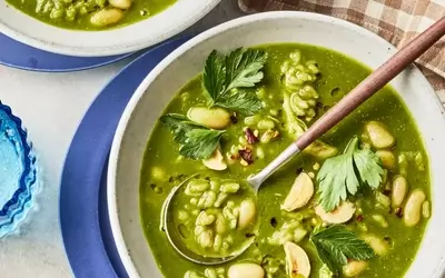 Revitalizing Green "Swamp" Soup: A Quick & Healthy Meal
