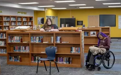 Kentucky School's Phone Ban: Successes and Setbacks