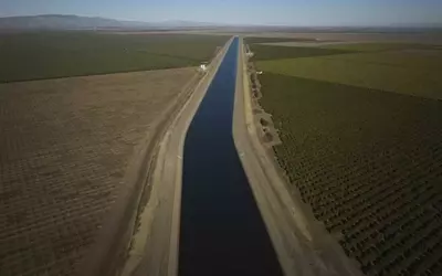 California Farmers Turn to Solar Energy Amid Water Scarcity