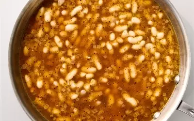 Speedy & Flavorful Cacio e Pepe White Bean Dish
