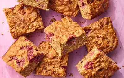 High-Protein Almond Butter & Raspberry Oatmeal Bars: A Nutritious and Delicious Treat