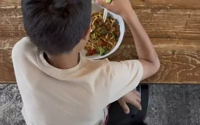Effortless Kung Pao Chicken: A Quick Weeknight Dinner Solution for Busy Parents