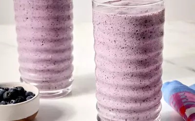 Wholesome Blueberry Oatmeal Smoothie: A Nutritious Start to Your Day