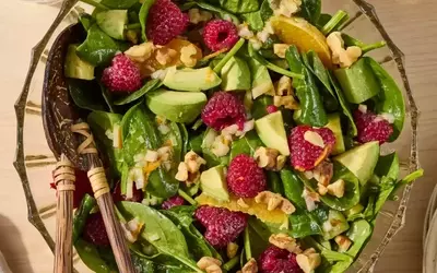19 Refreshing Spinach Salad Recipes Perfect for Springtime