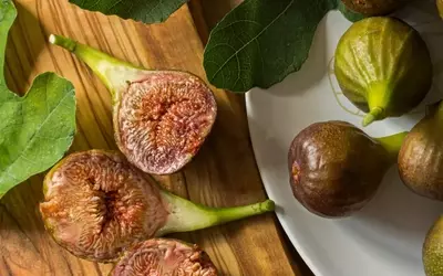 Unlocking the Culinary Potential of Fig Leaves: A Versatile Ingredient for Sweet and Savory Creations