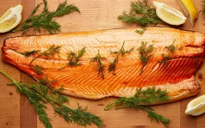 Mastering Salmon: A Culinary Guide to Wild vs. Farmed Varieties