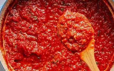 The Secret to a Delicious Tomato Sauce: Don't Burn the Garlic!