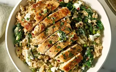 Creamy Lemon Chicken Skillet with Spinach & Peas: A Wholesome One-Pan Meal