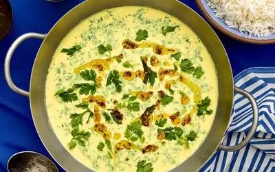 Crafting Kadhi: A Tangy and Flavorful Chickpea-Yogurt Stew