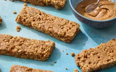 Delicious Peanut Butter Granola Bars: A Healthy Snack Option