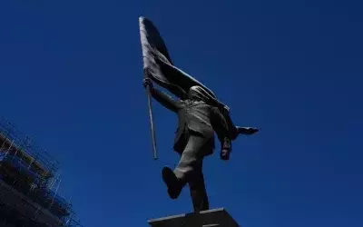 Banksy's Latest Sculpture Appears in London, Sparks Discussion