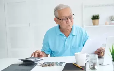 Understanding Social Security Benefits: The Impact of Early Claims and Earnings
