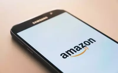 Wolfe Research Elevates Amazon to Top Internet Sector Pick Amidst AWS Growth and Innovative Delivery Services