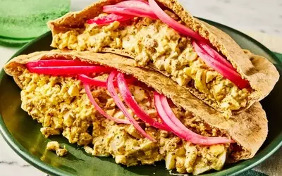 Mediterranean-Inspired Egg Salad Pita: A Quick and Healthy Lunch