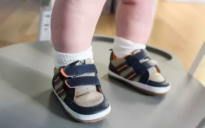 Choosing the Best Footwear for Babies and Toddlers: A Comprehensive Guide