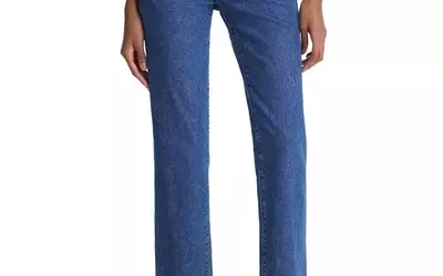 Essential Cropped Jeans for Summer Style