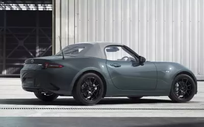 2027 Mazda MX-5 Miata: A Classic Roadster Embraces a New Green Hue