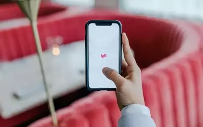 Bernstein Reiterates Lyft's Rating Amidst Autonomous Vehicle Dialogue