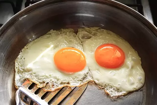 Mastering Eggs in Stainless Steel Skillets: A Comprehensive Guide