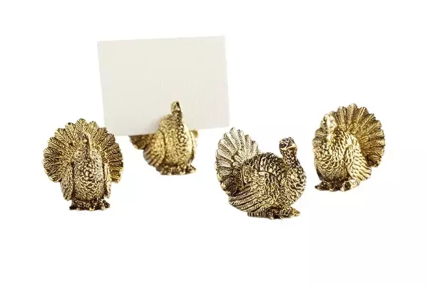 Cherished Tableware: Weaving Stories into Your Holiday Feasts