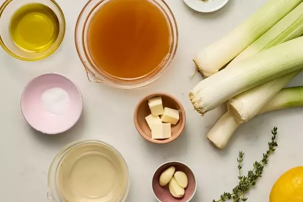 Braised Leeks with Garlic and Thyme