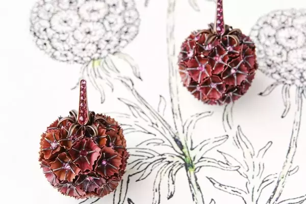 Hemmerle's Artistic Earrings: A Masterpiece Inspired by Nature