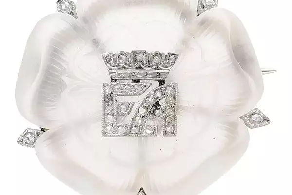 Royal Brooch from Queen Elizabeth’s Wedding to be Auctioned in London