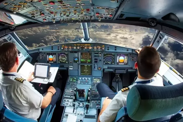 Career Outlook for Pilot Training Course: Pay, Prospects, and Practical Value