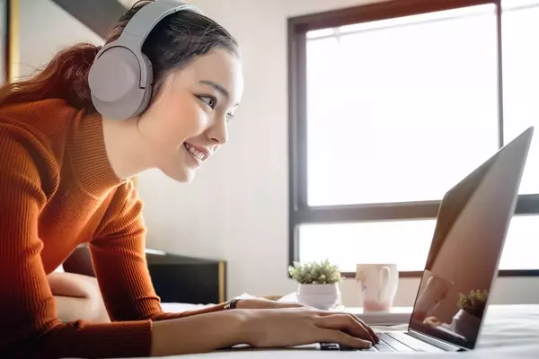 Improve Your English in Canada: The Smart Way to Learn with an English School Online