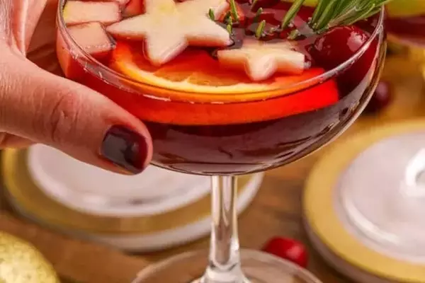 Elevate Your Celebrations: A Guide to Festive Holiday Cocktails