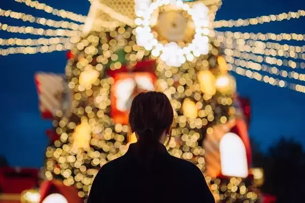 Embracing a Solitary Christmas