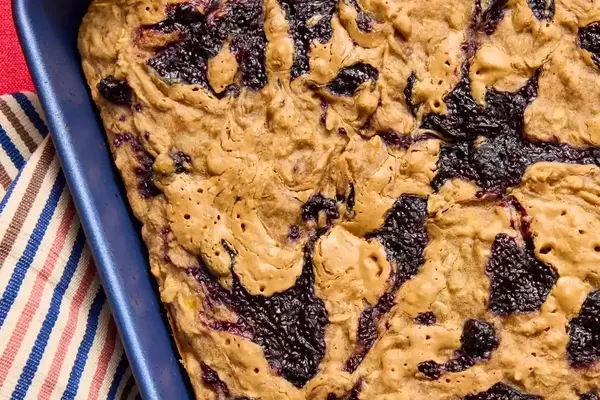 Nutrient-Rich Peanut Butter and Blueberry Oat Bars