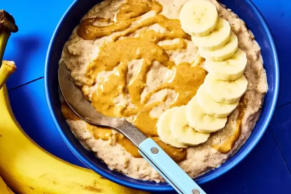 Nutrient-Rich Protein Oatmeal: A 15-Minute Breakfast Boost