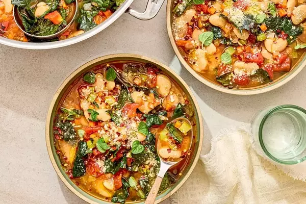 Quick & Comforting White Bean and Kale Soup with Fire-Roasted Tomatoes