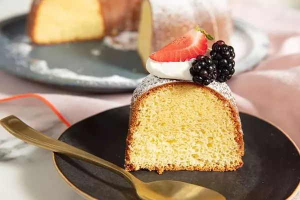 Simplified Hot Milk Cake: An Easy and Versatile Dessert