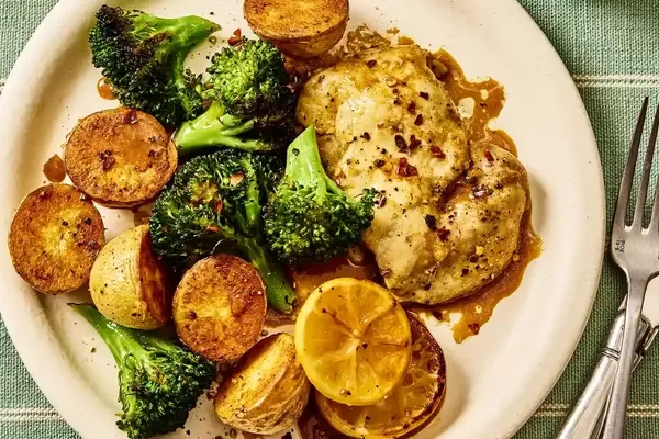 Effortless Lemon-Pepper Chicken with Roasted Vegetables: A Complete Meal Solution