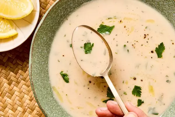 Effortless Creamy White Bean & Garlic Soup: A Culinary Delight with Just Five Ingredients