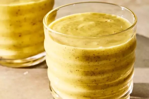 Tropical Power-Up: The Pineapple, Mango & Peach Chia Smoothie for a Vibrant Start