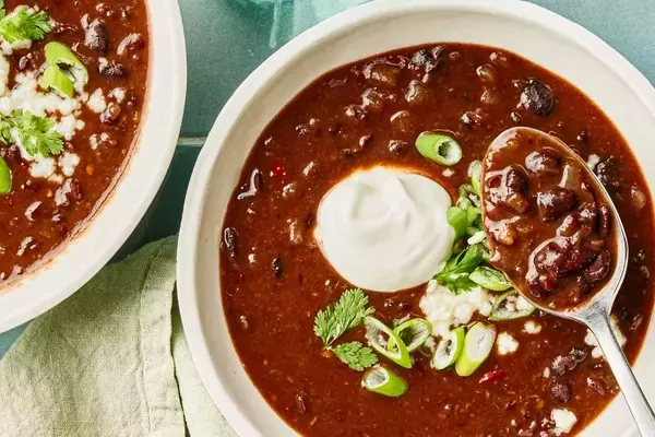 Quick and Flavorful Black Bean Soup: A Five-Ingredient Wonder