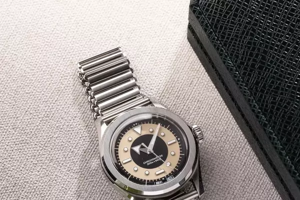The Enduring Allure of Tuxedo-Dial Timepieces: A 20th-Century Revival
