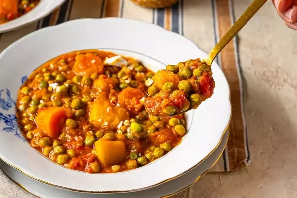 Arakas: A Greek Pea, Potato, and Carrot Stew