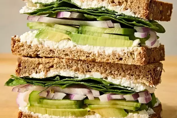 Refreshingly Delicious Cucumber & Avocado Sandwich: A Quick and Healthy Vegetarian Delight