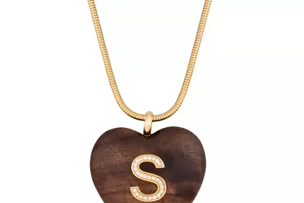 Bei Tesori's Rosewood Heart Pendant: A Symbol of Personal Expression