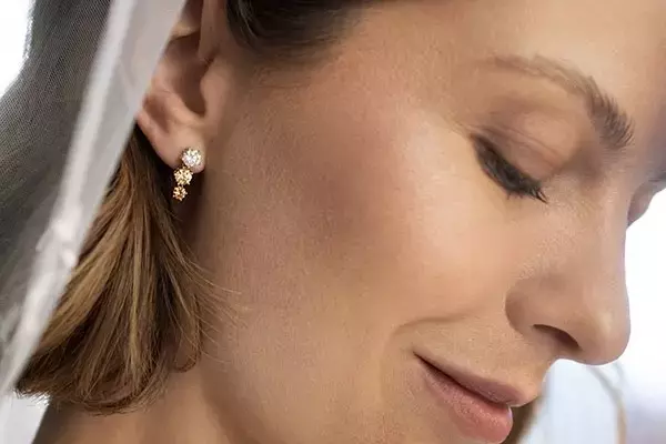 De Beers Focuses on Desert Diamonds for Wedding Jewelry Market