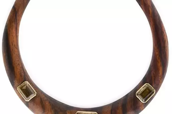 Jen Proudman's Wooden Collar Necklace: A Fusion of Art and Fashion
